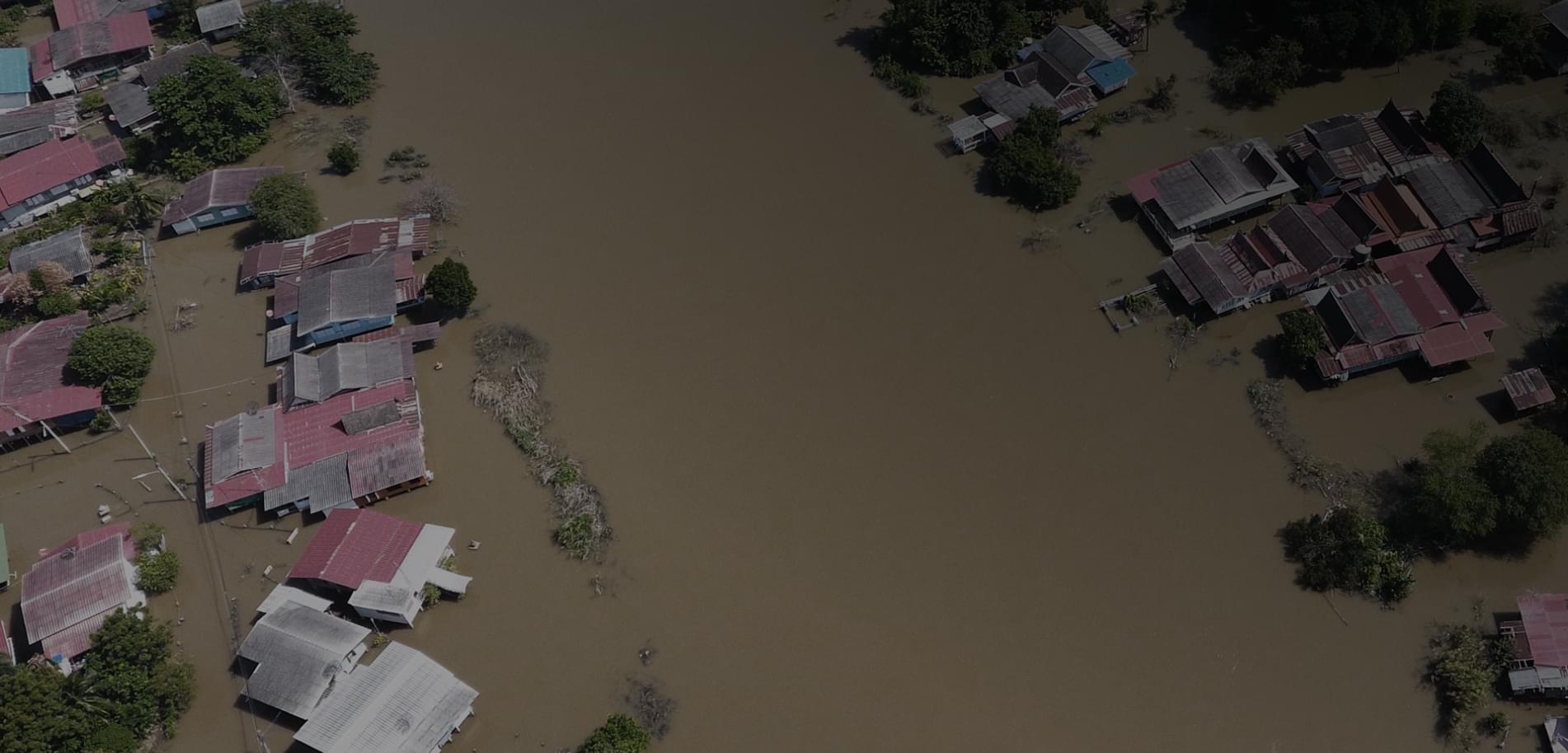 Fotografia de vista área de uma região alagada